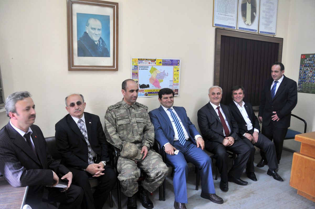 Vali Mayda Köy Gezilerini Sürdürüyor