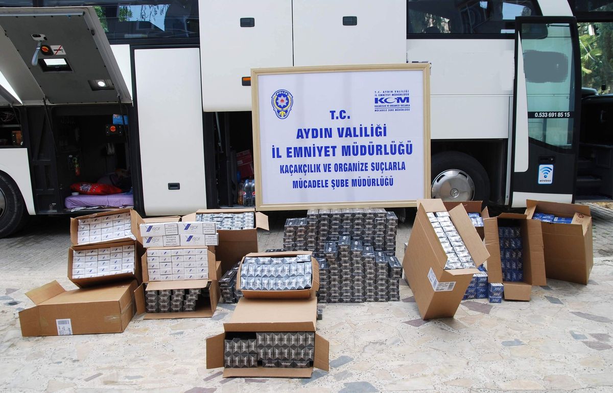Yolcuların Altını Kaçak Sigara ile Doldurdu