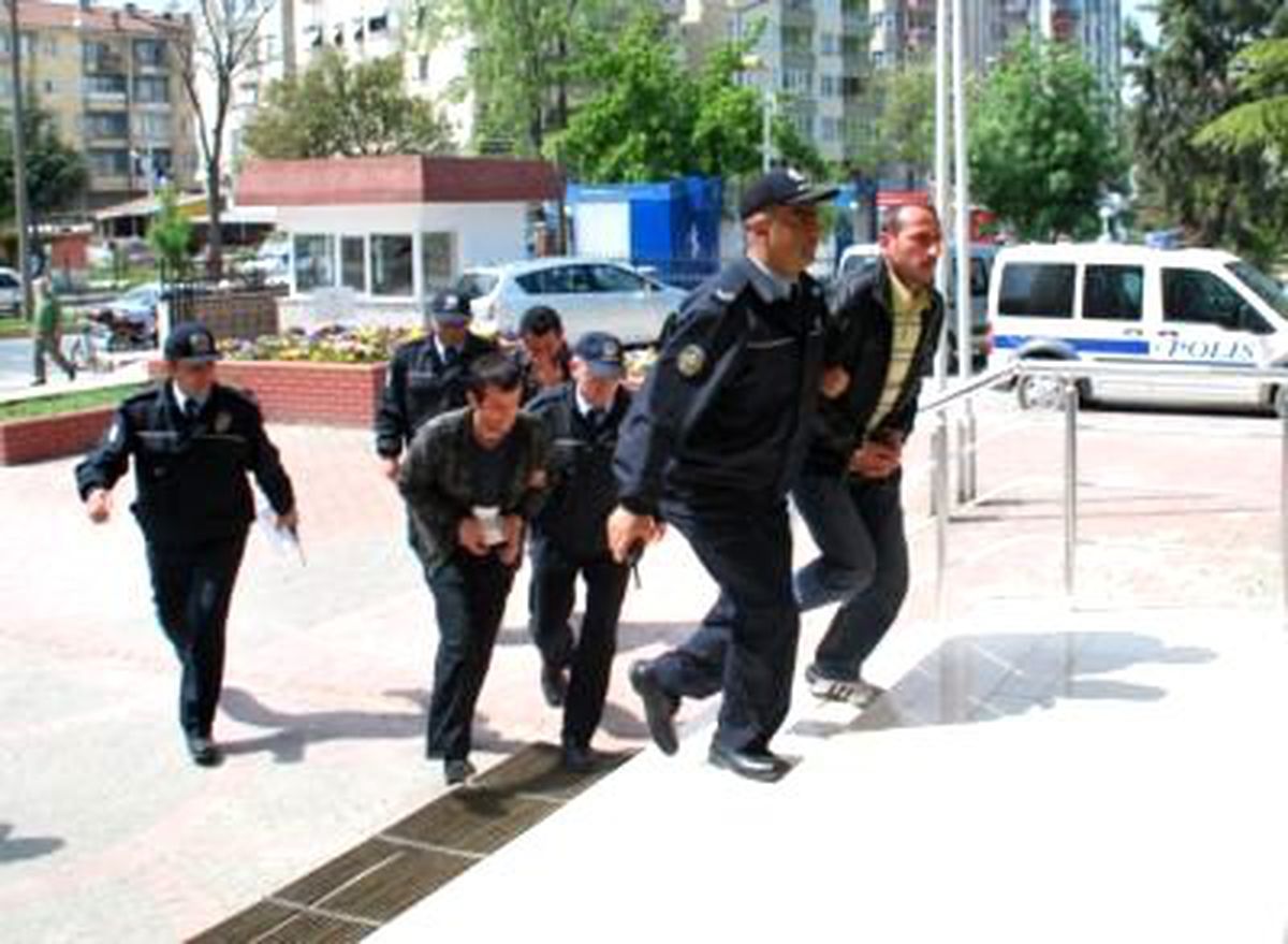 2 Kişi Tutuklandı