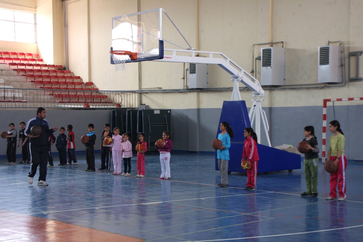 Ahlat'ta Minikler Basketbol Öğreniyor