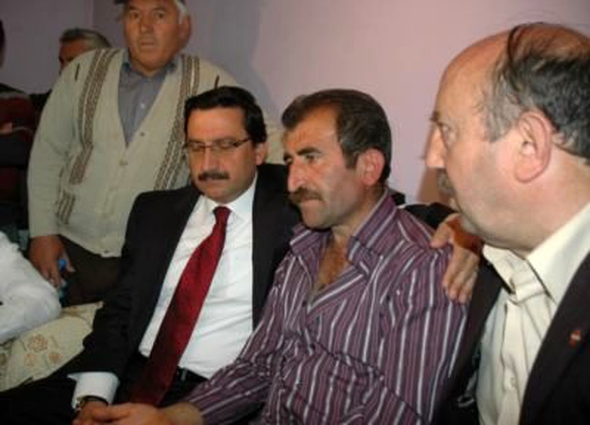 Ankara Şehidine Ağlıyor
