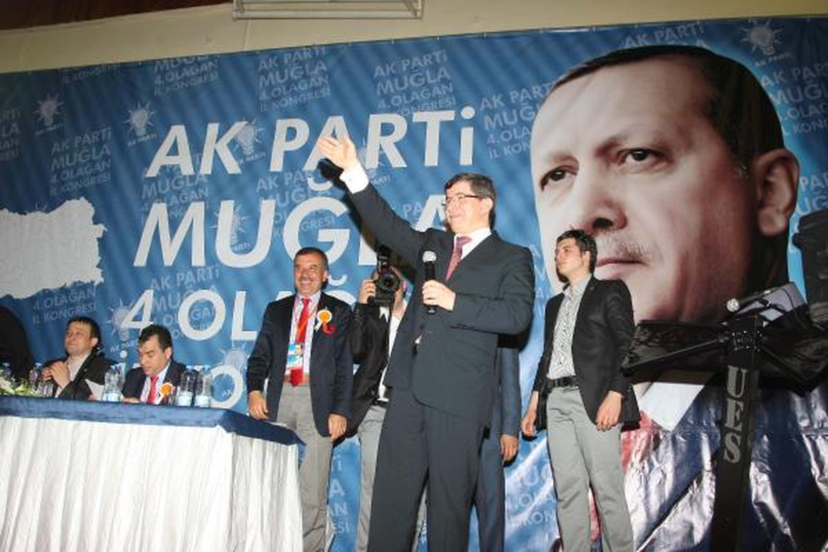 Bakan Davutoğlu'na İbrik Hediye Edildi