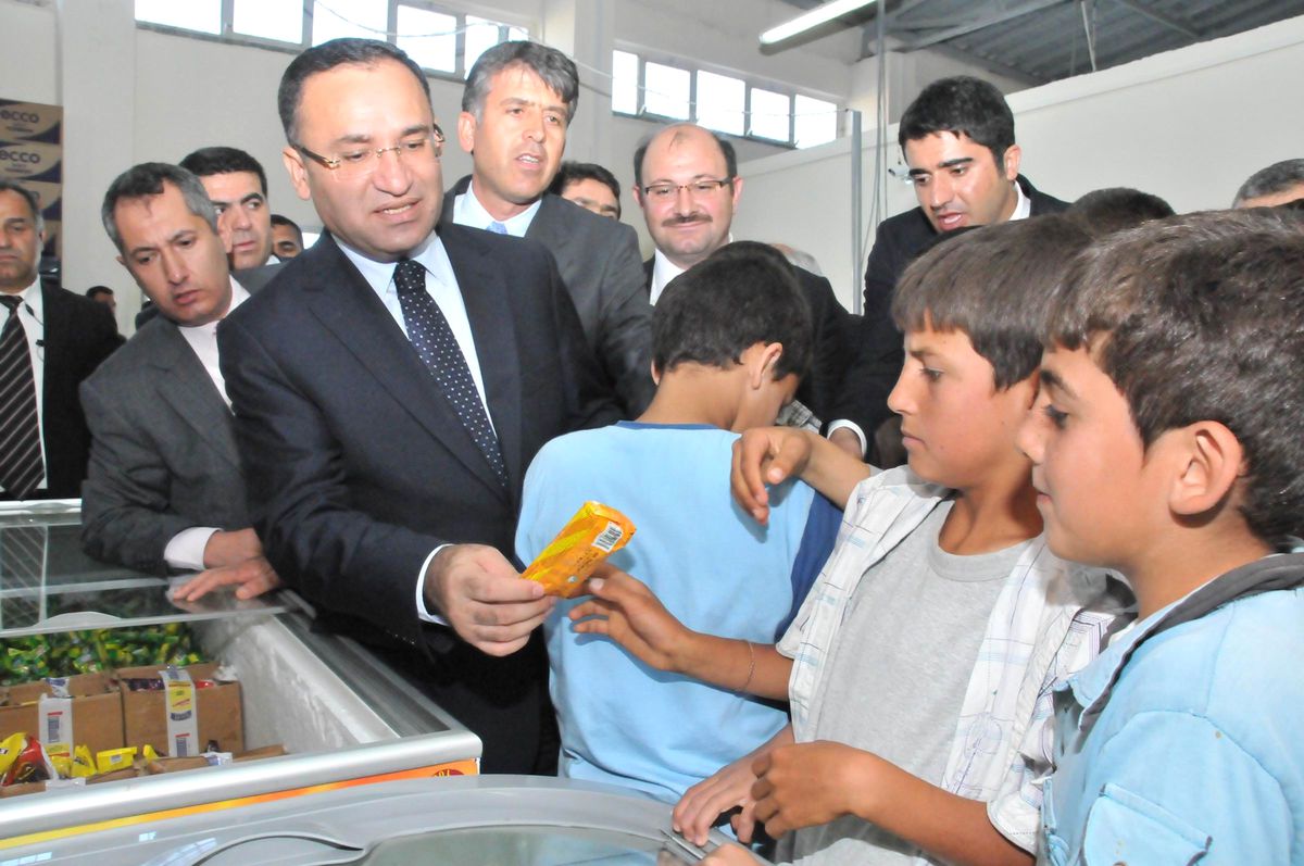 Başbakan Yardımcısı Bozdağ, Konteynır Kentte