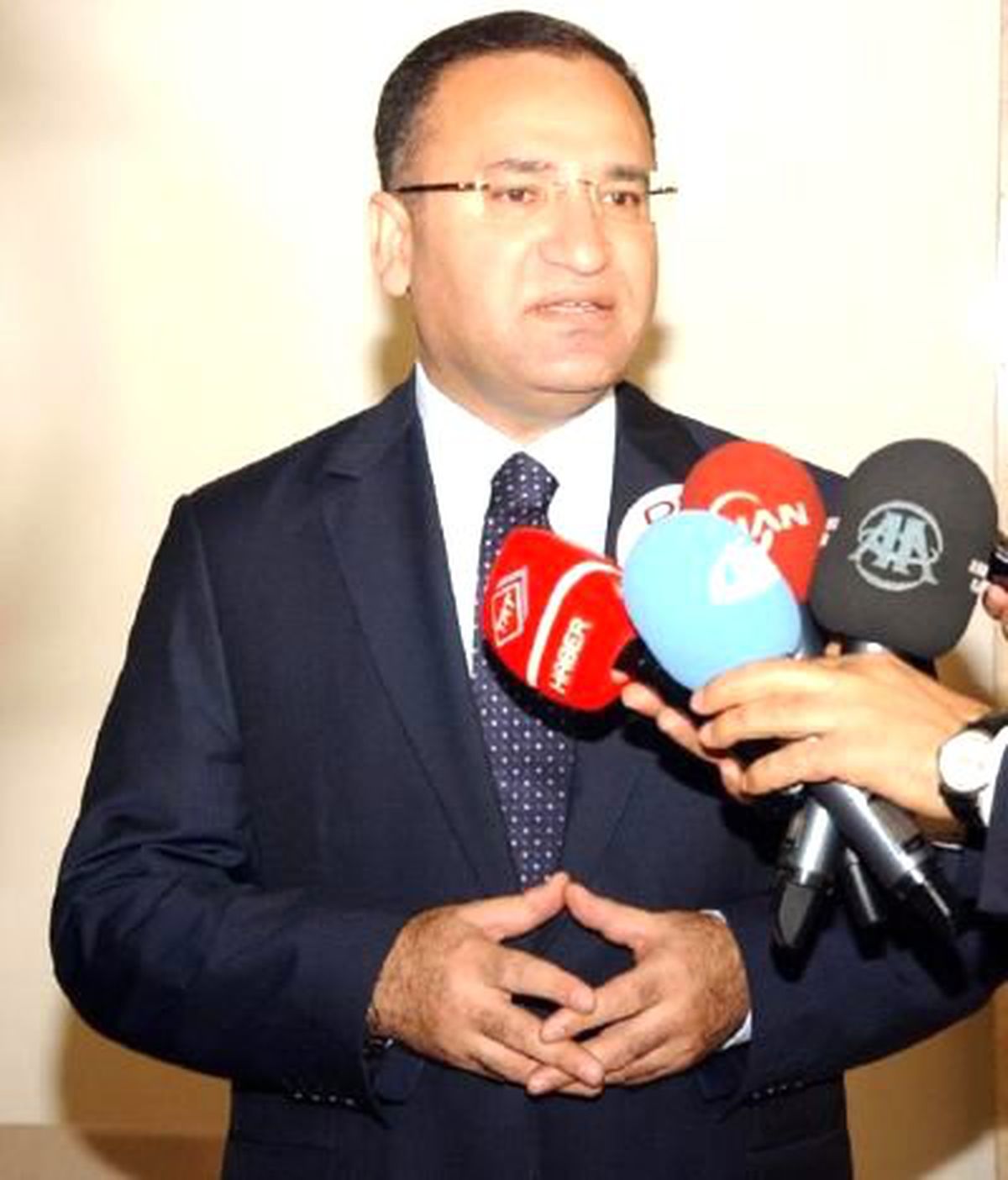 Başbakan Yardımcısı Bozdağ: Rütbesi Olmayan Rütbelileri Eleştirmek Lazım