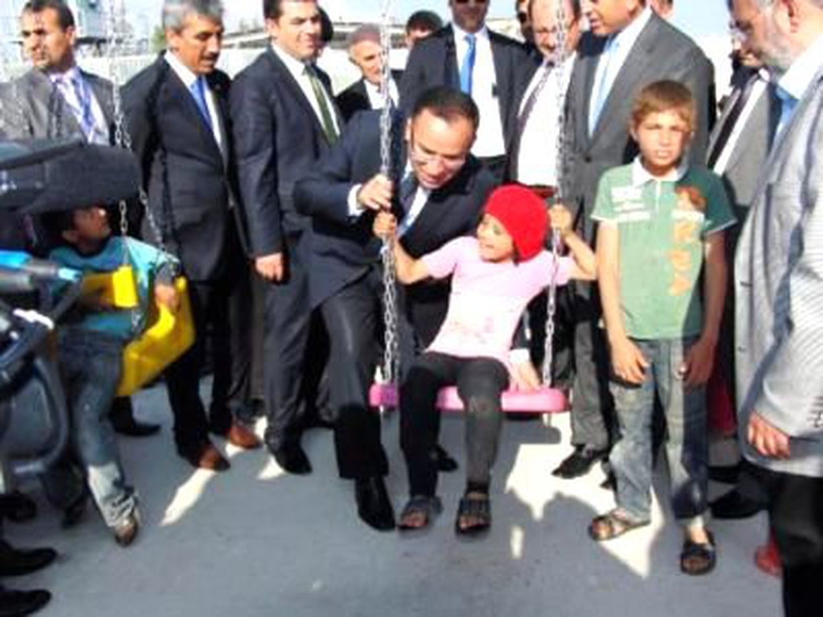 Başbakan Yardımcısı Bozdağ: Rütbesi Olmayan Rütbelileri Eleştirmek Lazım (2)