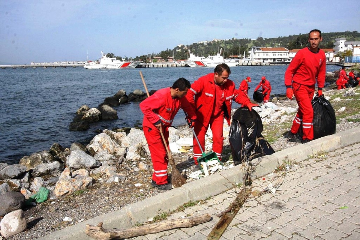 Bayraklı Belediyesi'nden Bahar Temizliği
