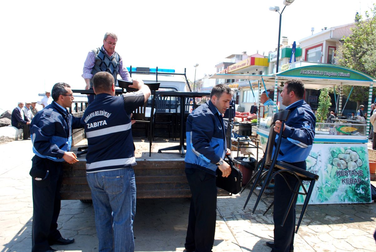 Bursa Sahillerini İşgal Edenlere Zabıtadan Operasyon