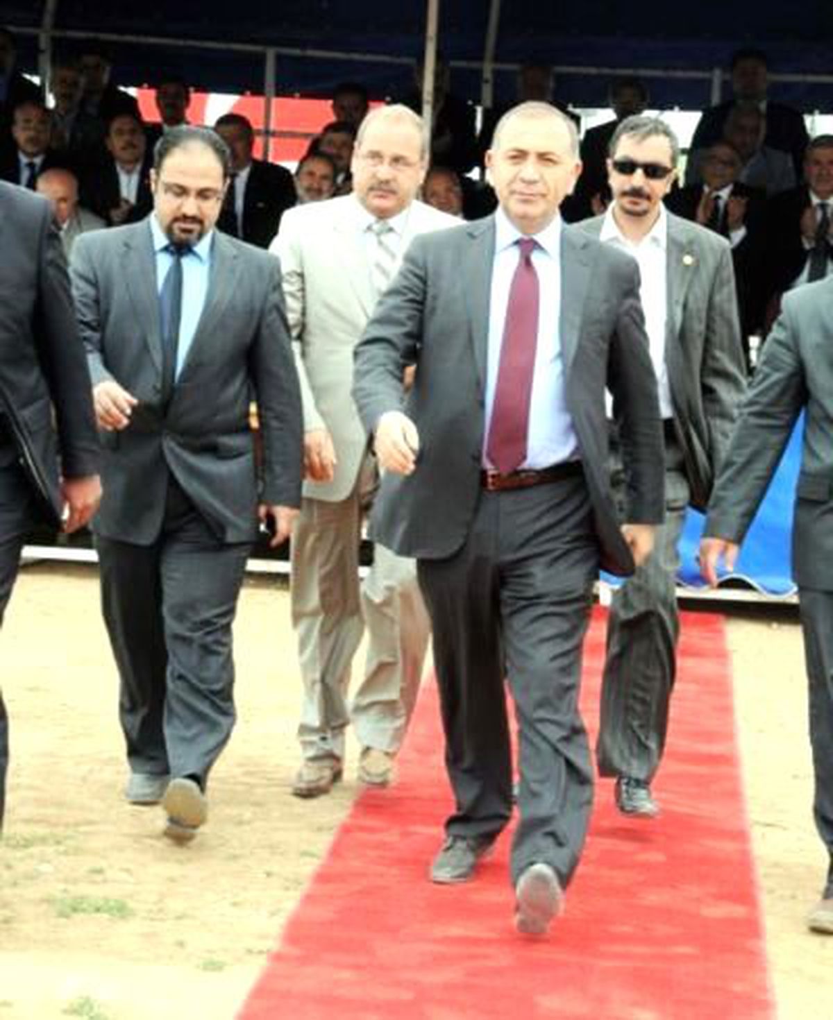 CHP Genel Başkanlığı Yardımcılığı\'ndan İstifa Eden Tekin İstanbul\'a Gitti