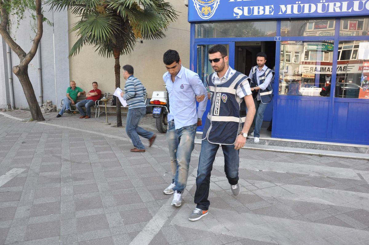 Çocuğun Kumbarasını Bile Çalan Hırsızlar Yakalandı