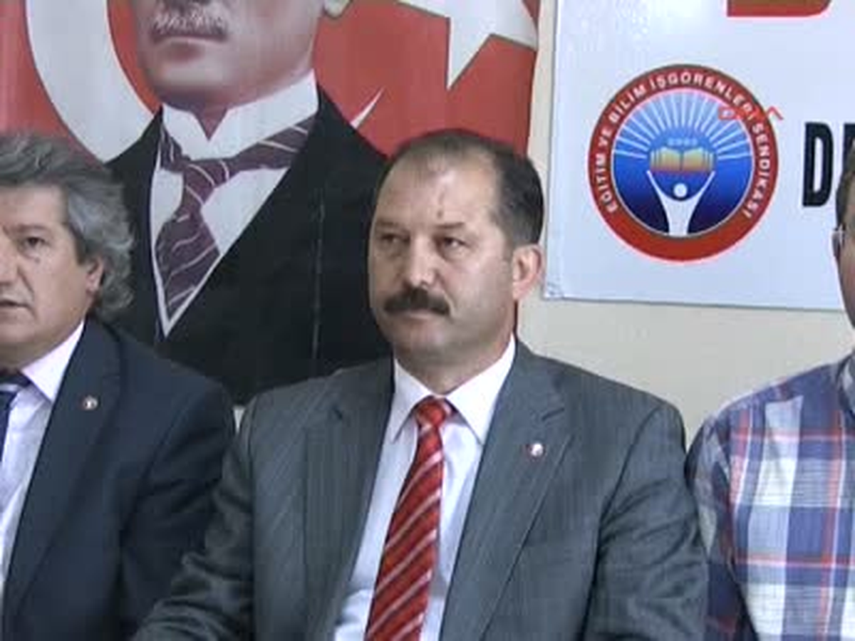 Demir, "Atatürk\'ü İnsanların Yüreğinden Kimse Sökemez"