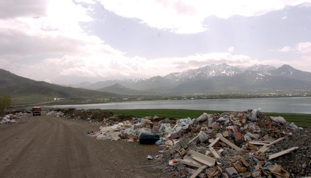 Deprem Sonrası Sıhke Gölü Sahilleri Bu Hale Getirildi
