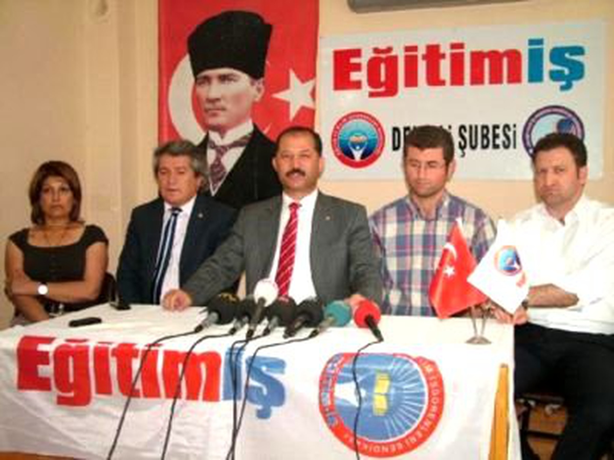 Eğitim- İş: Atatürk\'ü İnsanların Yüreğinden Kimse Sökemez