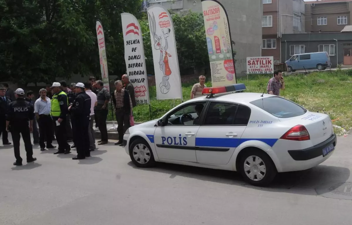 Elele Yola Fırlayan İki Kız Öğrenci Minibüsün Altında Kaldı