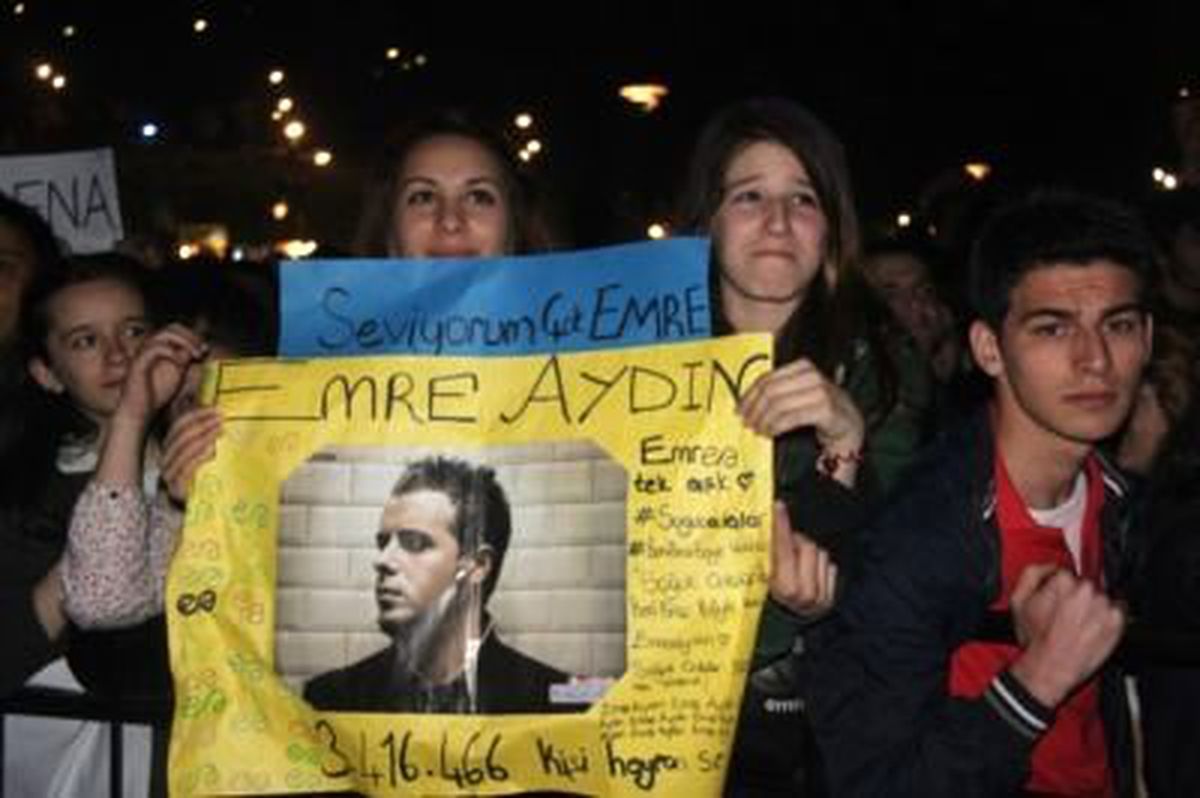 Emre Aydın Konserinde İzdiham