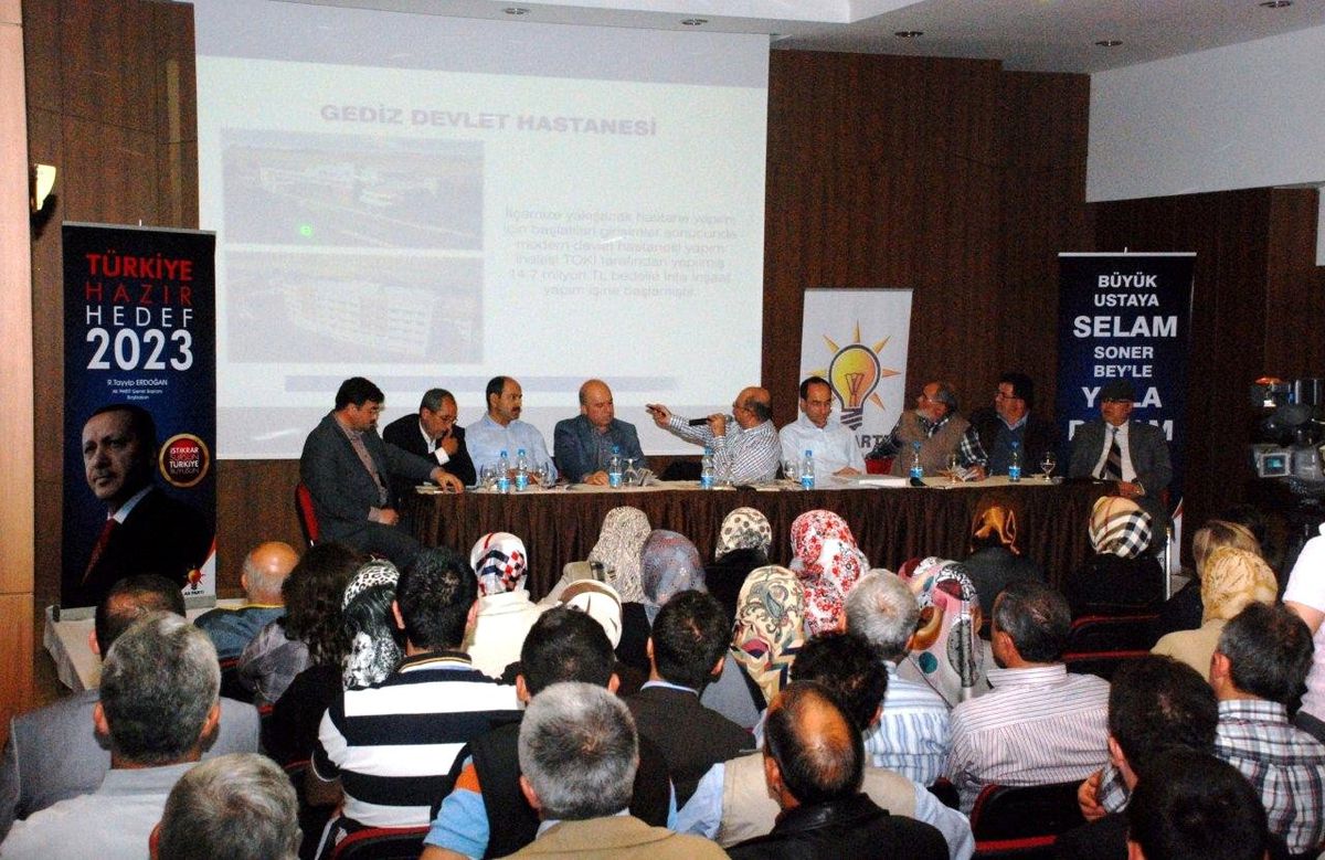 Gediz Belediye Başkanı Saraoğlu Halk Günü'nde Vatandaşları Bilgilendirdi