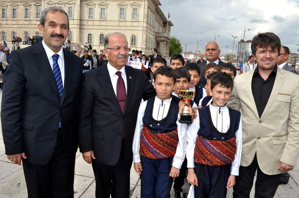 Halk Oyunları Ekibi Kente Döndü