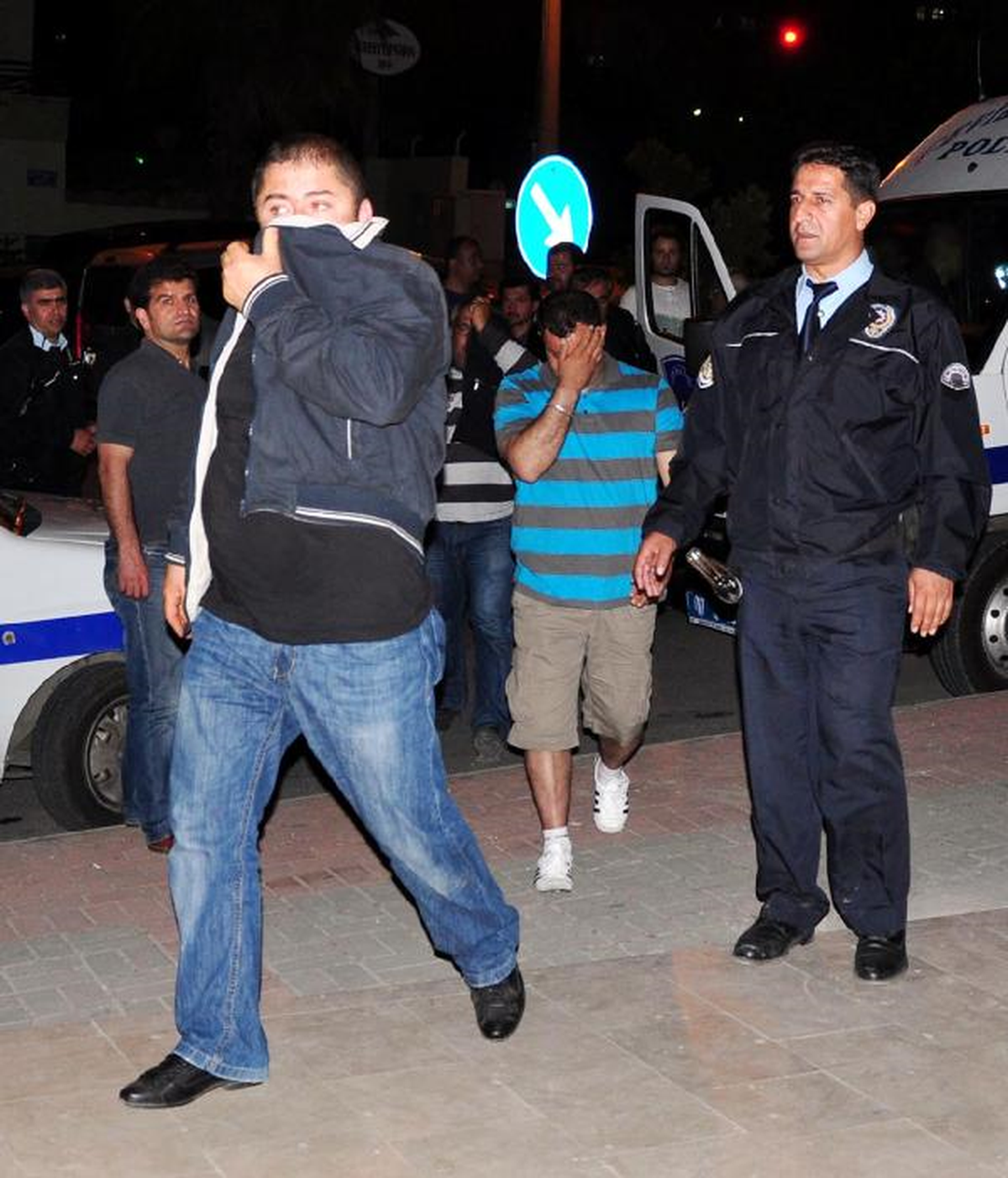 Horoz Dövüşüne Giden Eşini İhbar Etti