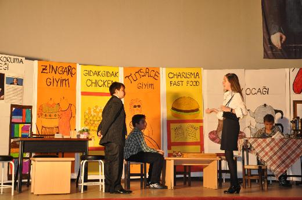 İlköğretim Öğrencilerinin Tiyatrosu Beğeni Topladı