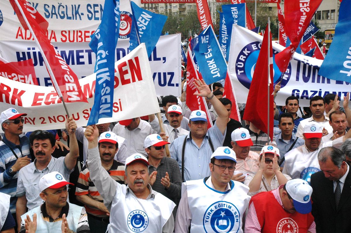 Kamu-Sen\'den Mehteranlı Miting