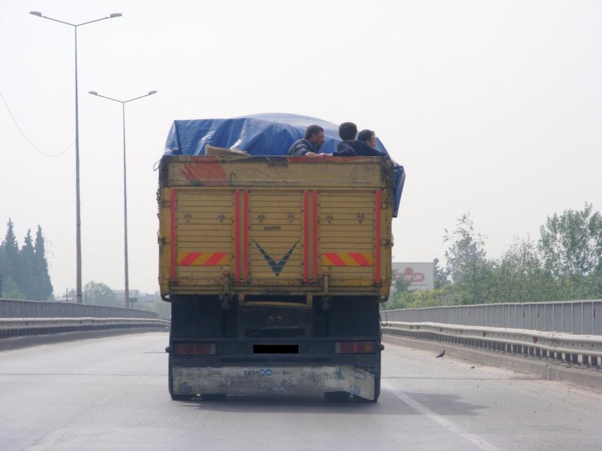 Kamyon Kasasında Tehlikeli Yolculuk