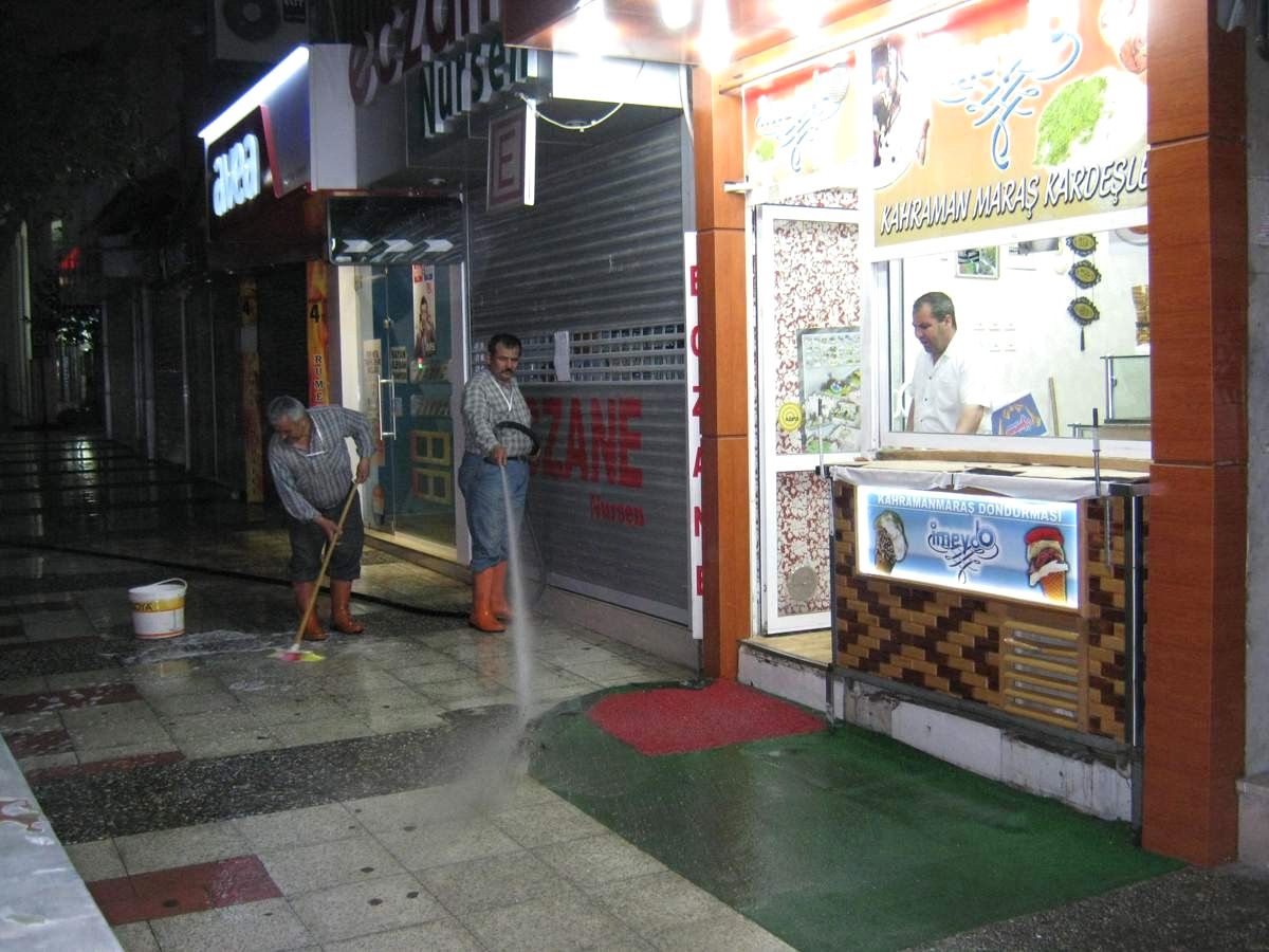 Manisa\'da Cadde ve Sokaklarda Temizlik Başladı