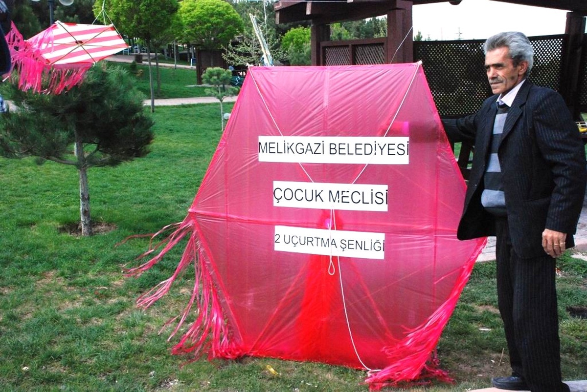 Melikgazi Çocukları Uçurtma Şenliği'nde Eğlendi