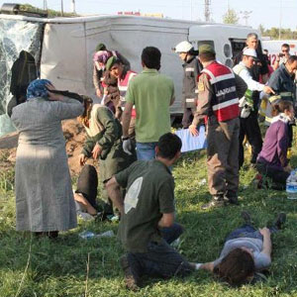 Orhangazi\'de İşçi Servisi Devrildi 16 Yaralı