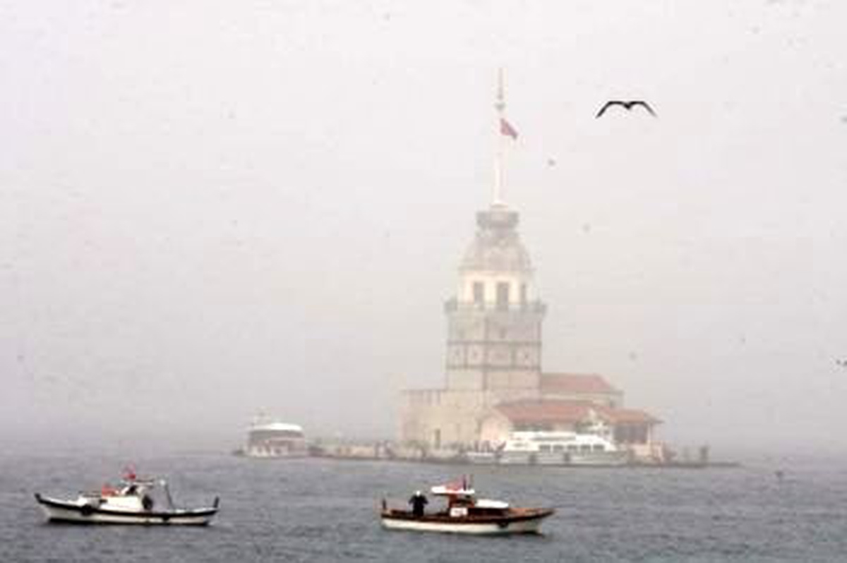Sis İstanbul Boğazı\'nı Kapattı