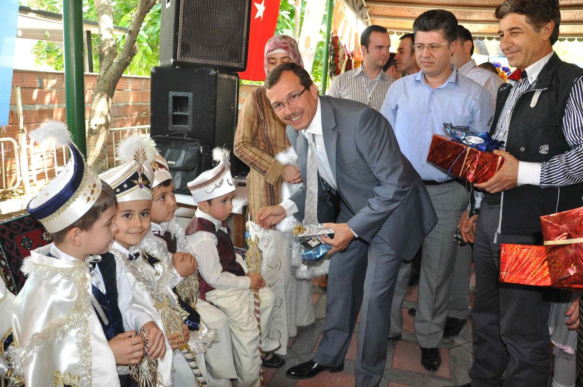 Soma AK Parti'den Toplu Sünnet Şöleni