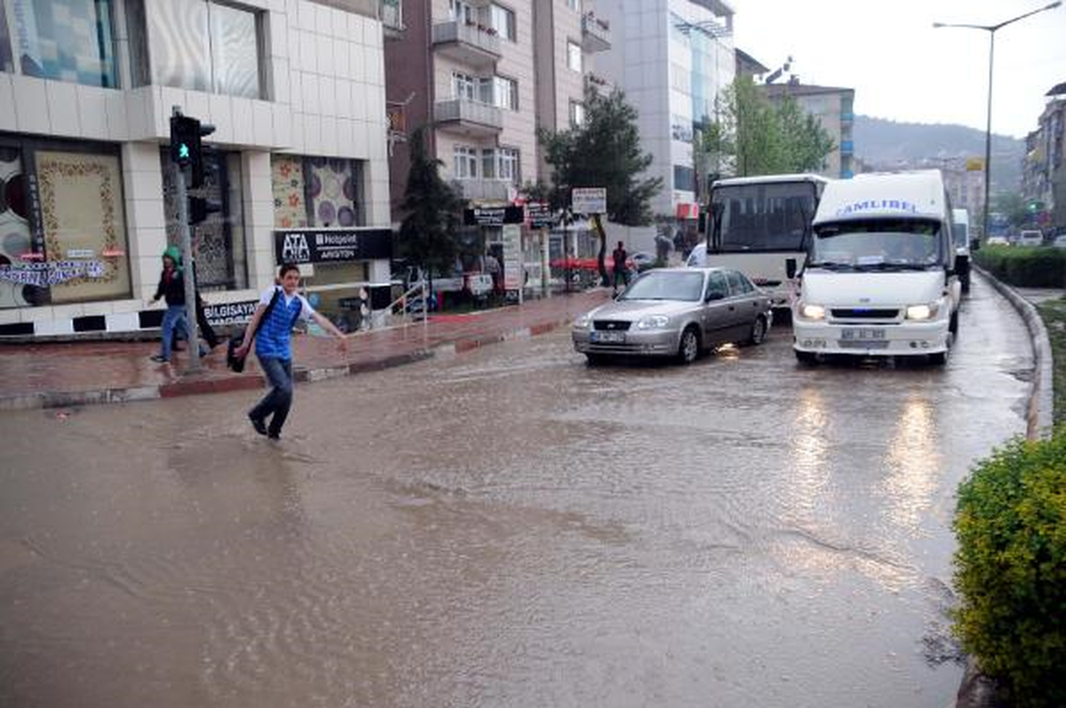 Tokat\'ta Sağanak Yağış Etkili Oldu