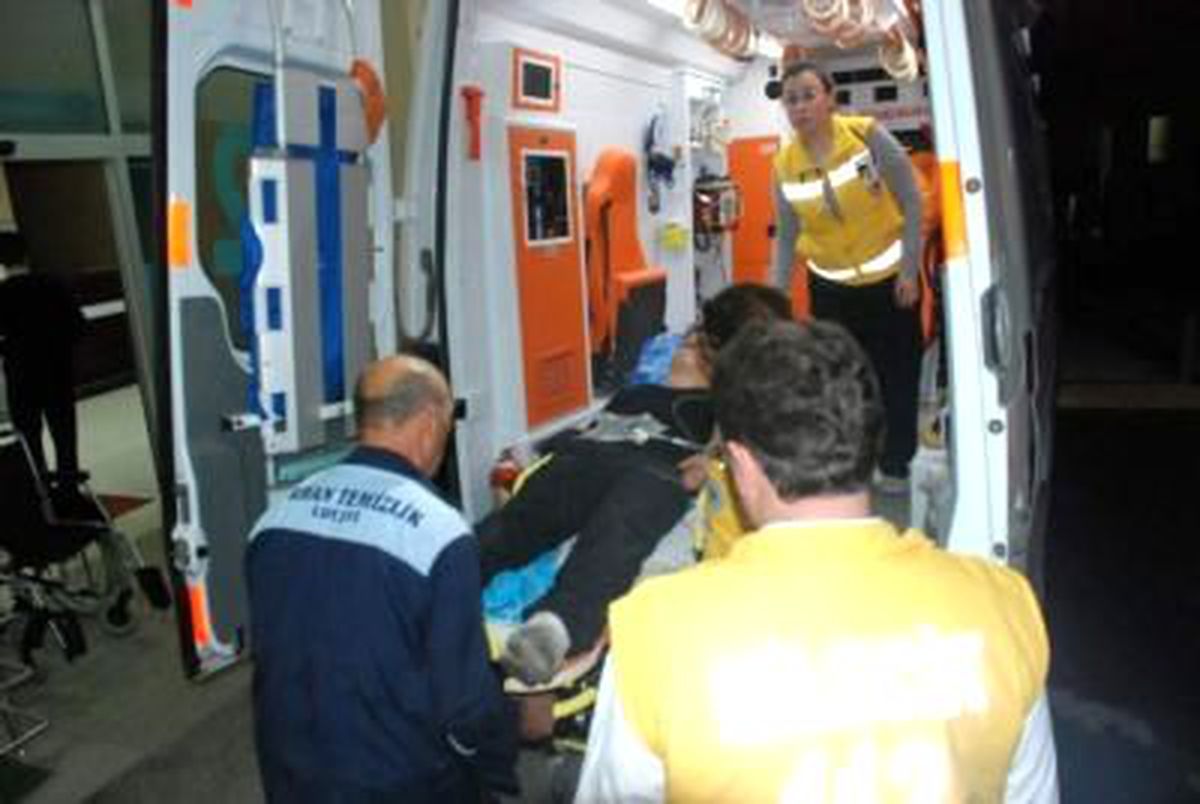 Van\'da Minibüs Otomobille Çarpıştı: 1 Ölü, 3 Yaralı