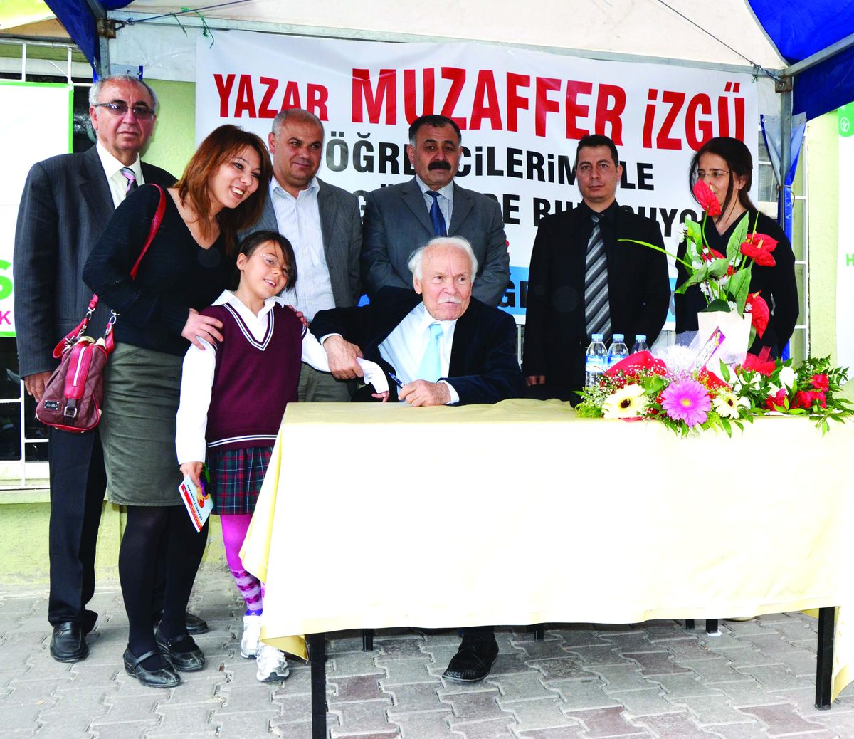 Yazar Muzaffer İzgü, Öğrencilerle Buluştu