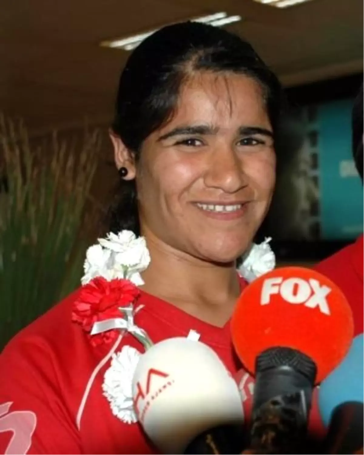 Ayşegül Tahtakale Madalyayla Yurda Döndü