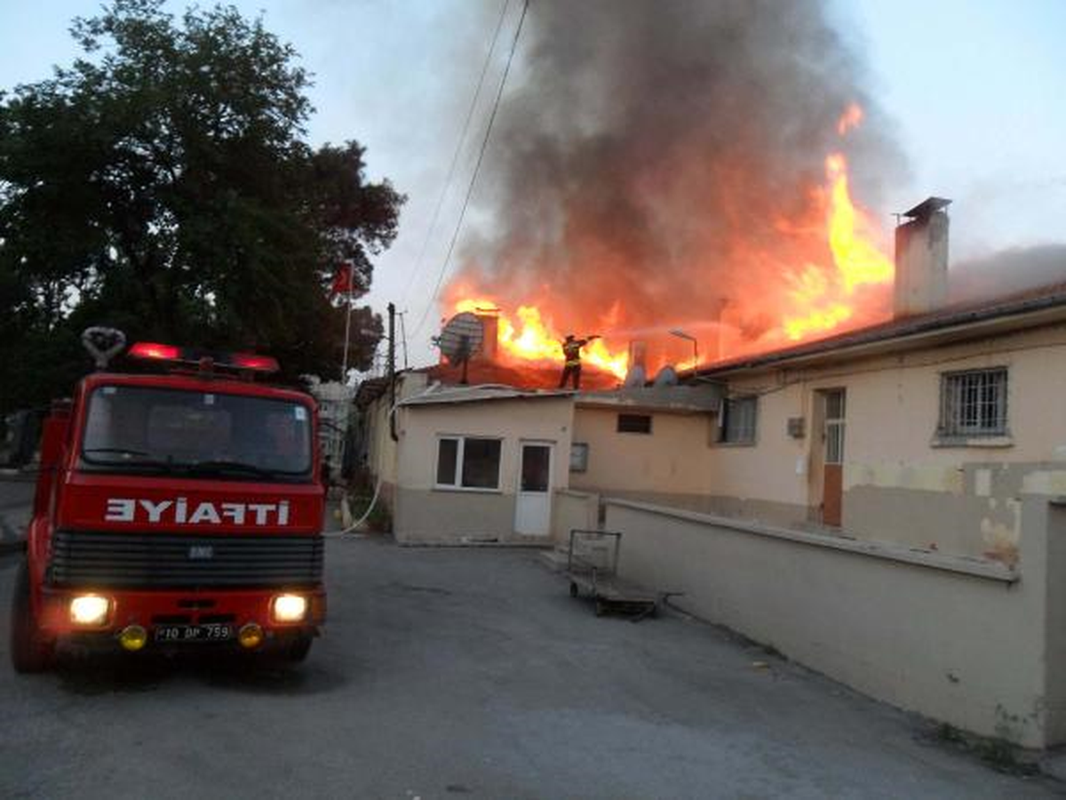 Balıkesir Açık Cezaevi\'nde Korkutan Yangın