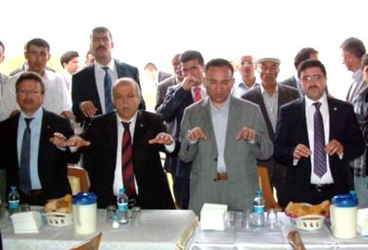 Başbakan Yardımcısı Bozdağ Yağmur Duasına Katıldı