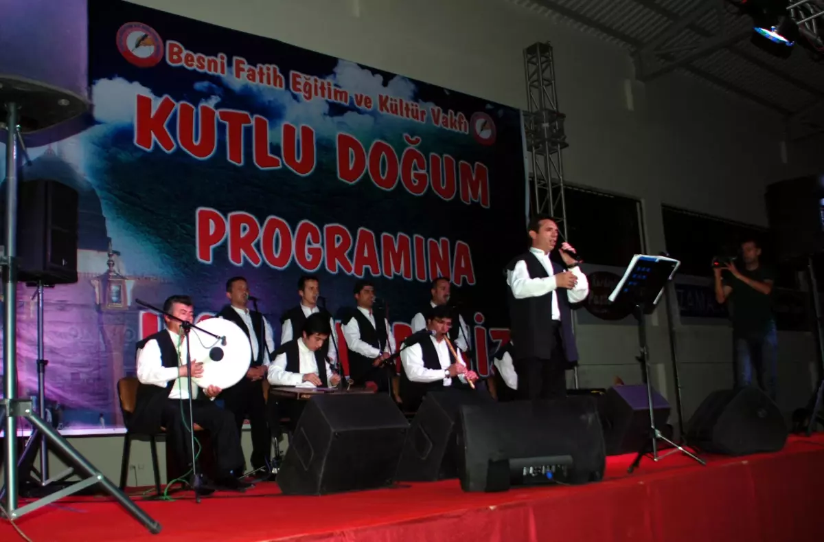 Besni\'de Tasavvuf Musikisi Konseri Büyüledi