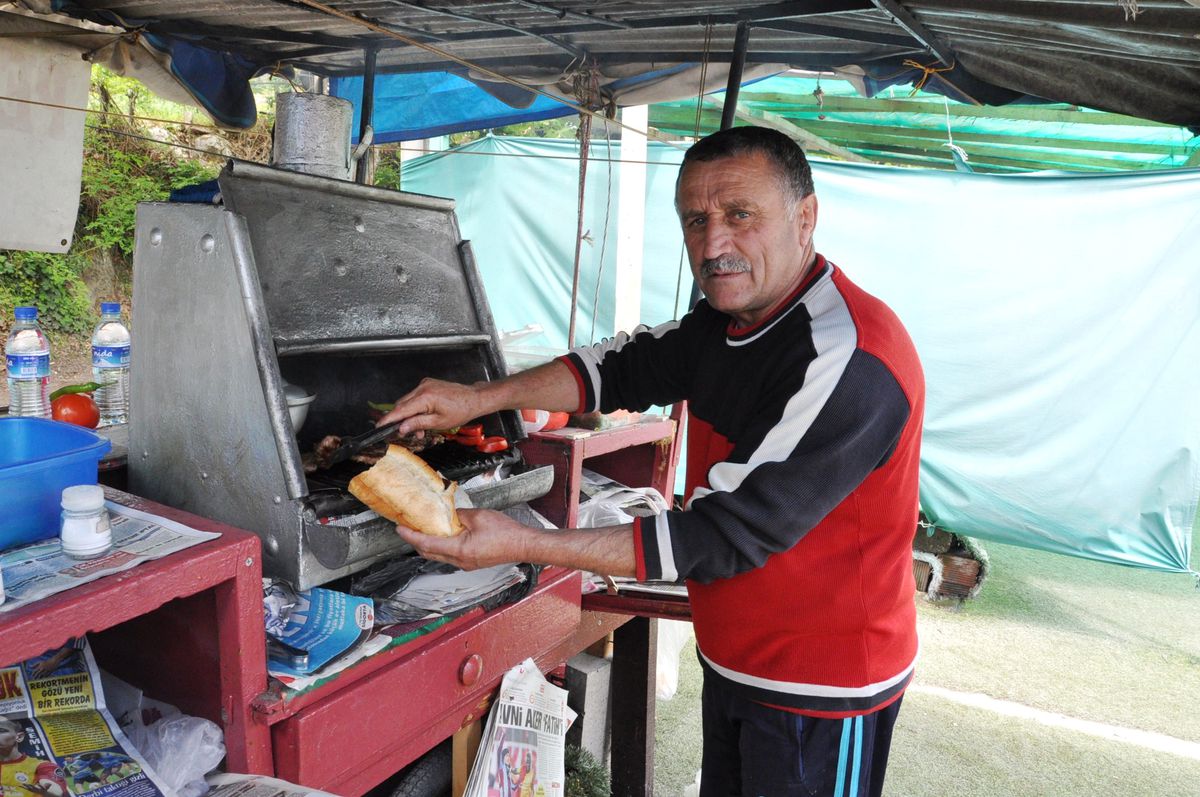 Eskiden Milli Güreşçiydi, Şimdi Köfteci