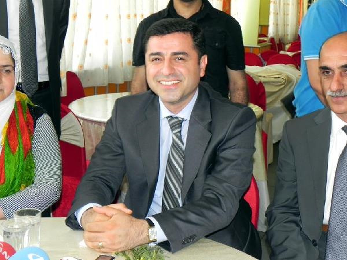 Demirtaş: Başbakan 'Canlı Kalkan' Eyleminin Daha İyisini Yapsın
