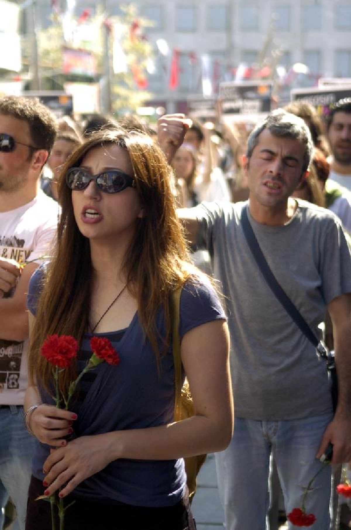 Deniz Gezmiş ve Arkadaşları İçin Dolmabahçe\'ye Yürüdüler