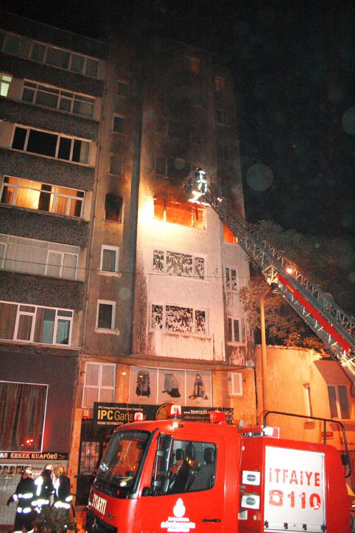 Dördüncü Kattan Aşağı Atladı