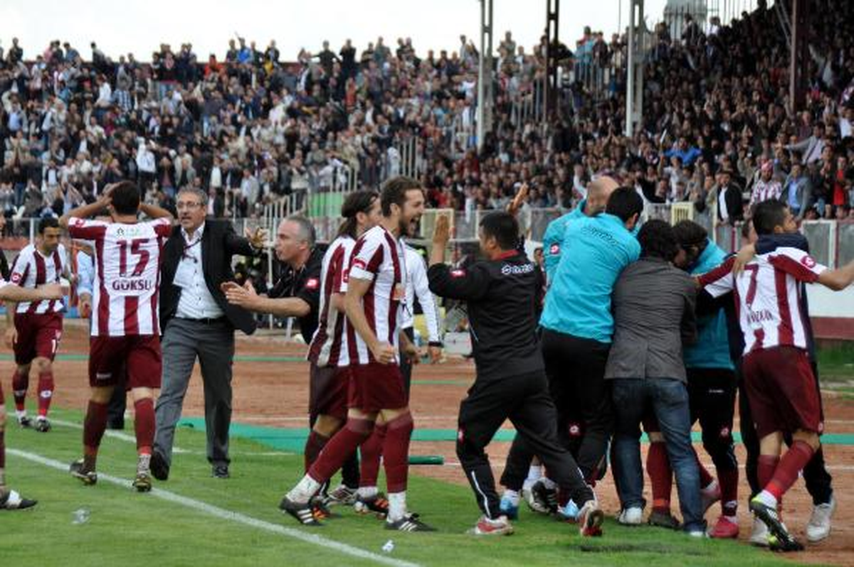 Elazığspor Şampiyonluğunu Kutladı