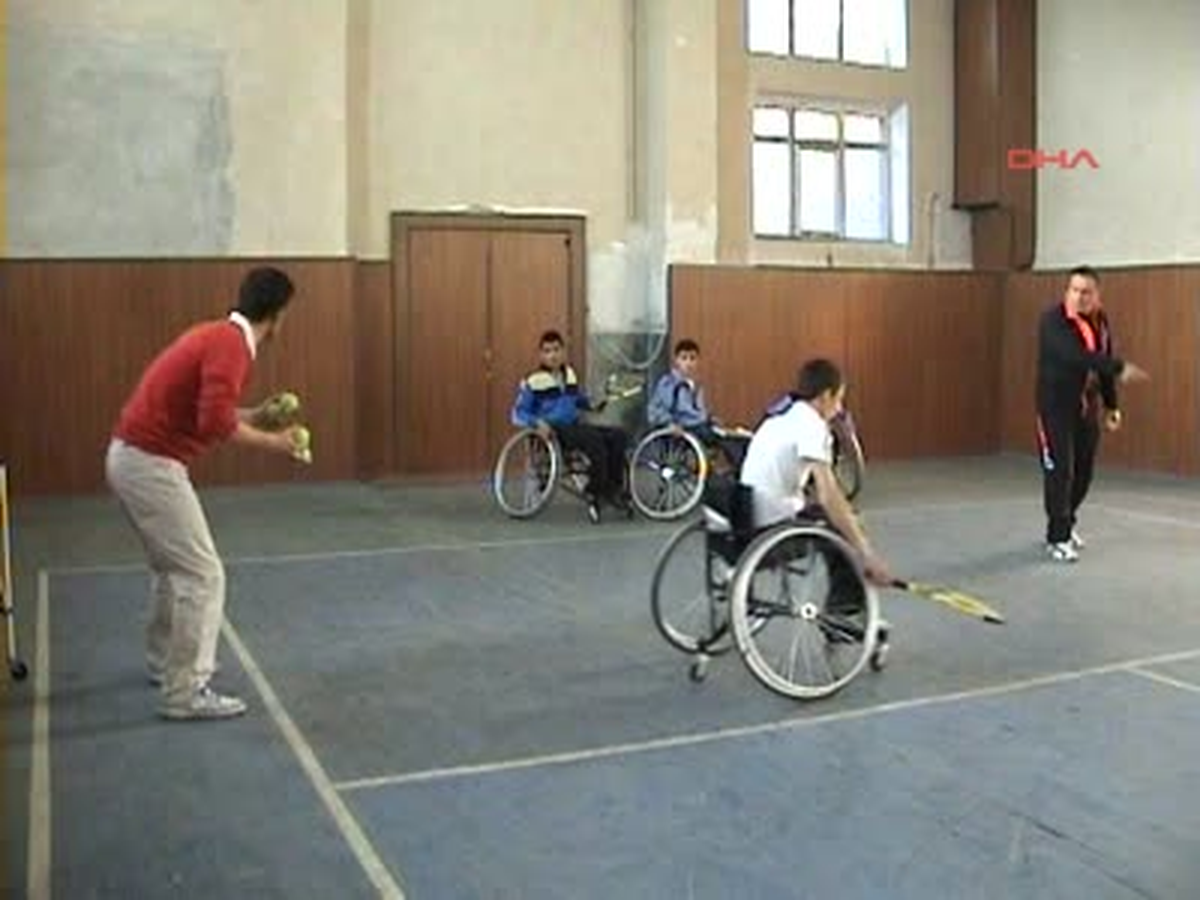 Engelleriler Teniste Yarışacak