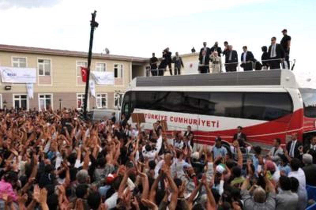 Erdoğan, Silah Sesleri Arasında Konuştu