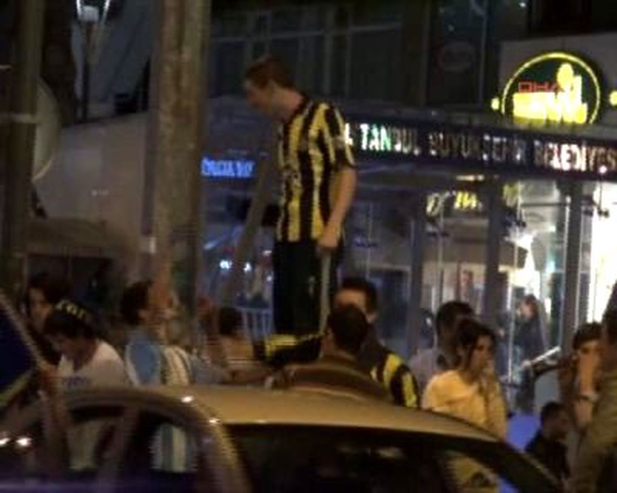 Fenerbahçe Taraftarı Bağdat Caddesi\'ne Akın Etti