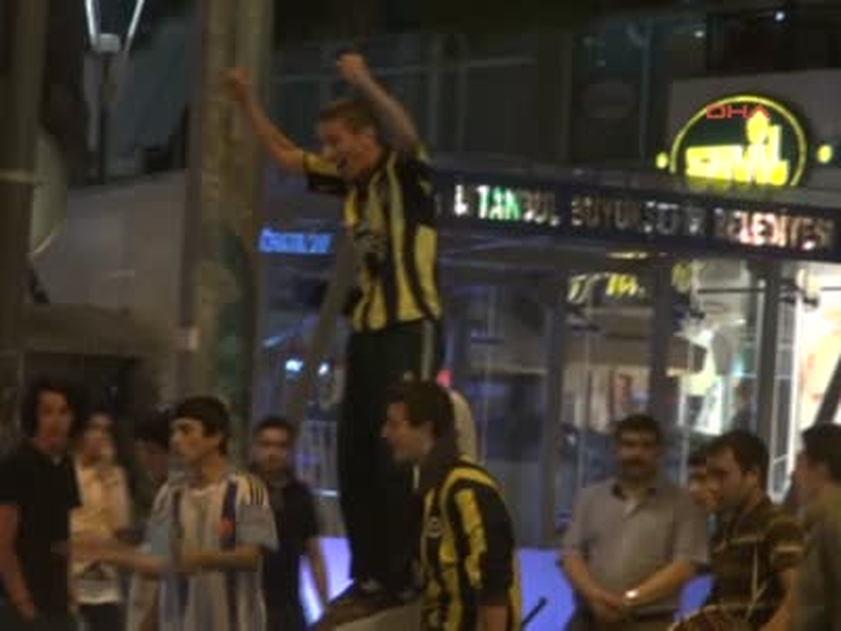 Fenerbahçe Taraftarı Bağdat Caddesine Akın Etti
