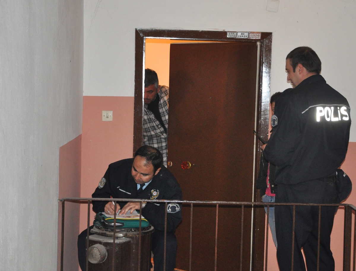 Hırsızlar Girdikleri Apartmanda Birşey Bulamadılar