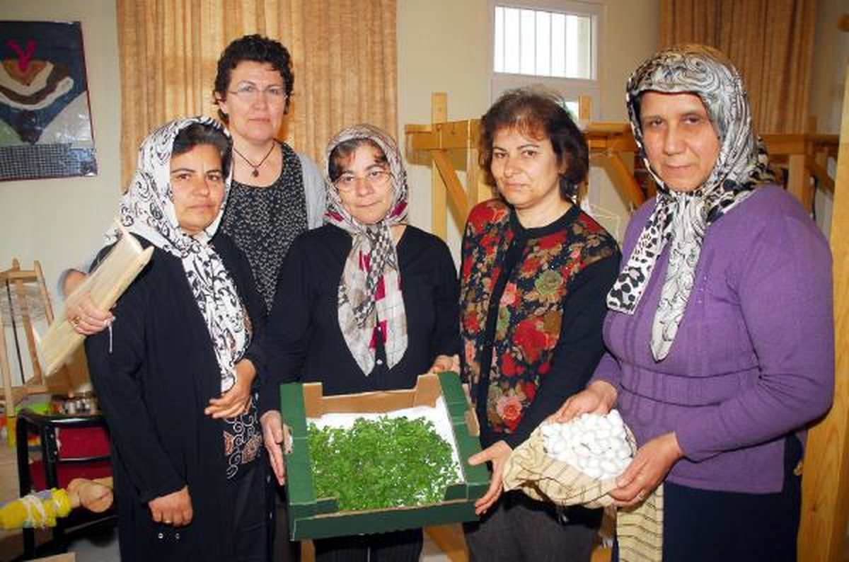 \'İpek Eller\' Hem Öğreniyor, Hem Üretiyor
