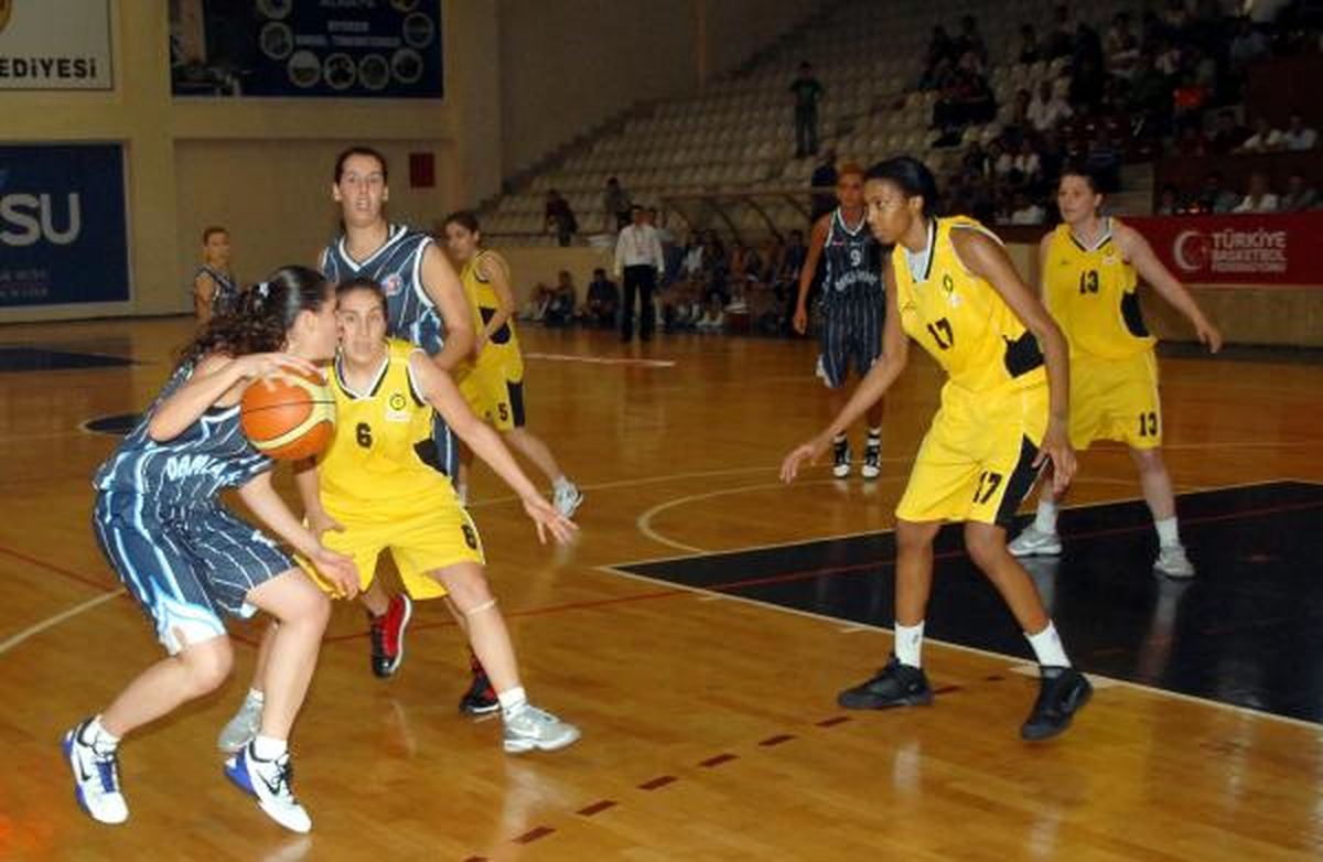 Kadınlar Basketbol 2\'nci Ligi\'nde Şampiyon Edremit
