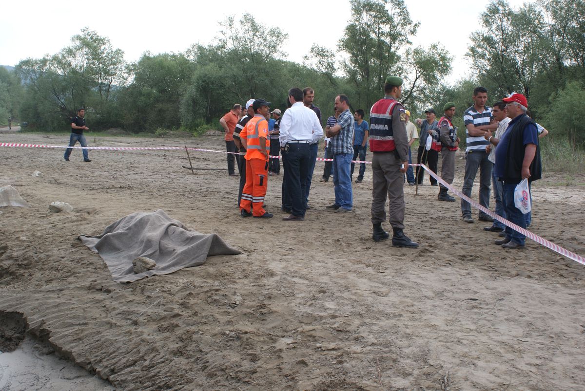 Kocaçay Irmağına Düşen Çiftçinin Cesedi Bulundu.
