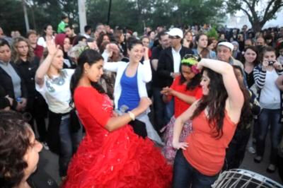 Nehir Kenarında Hıdırellez Coşkusu